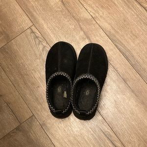 Tiny spots that can easily go away with the UGG treatment. In good condition.